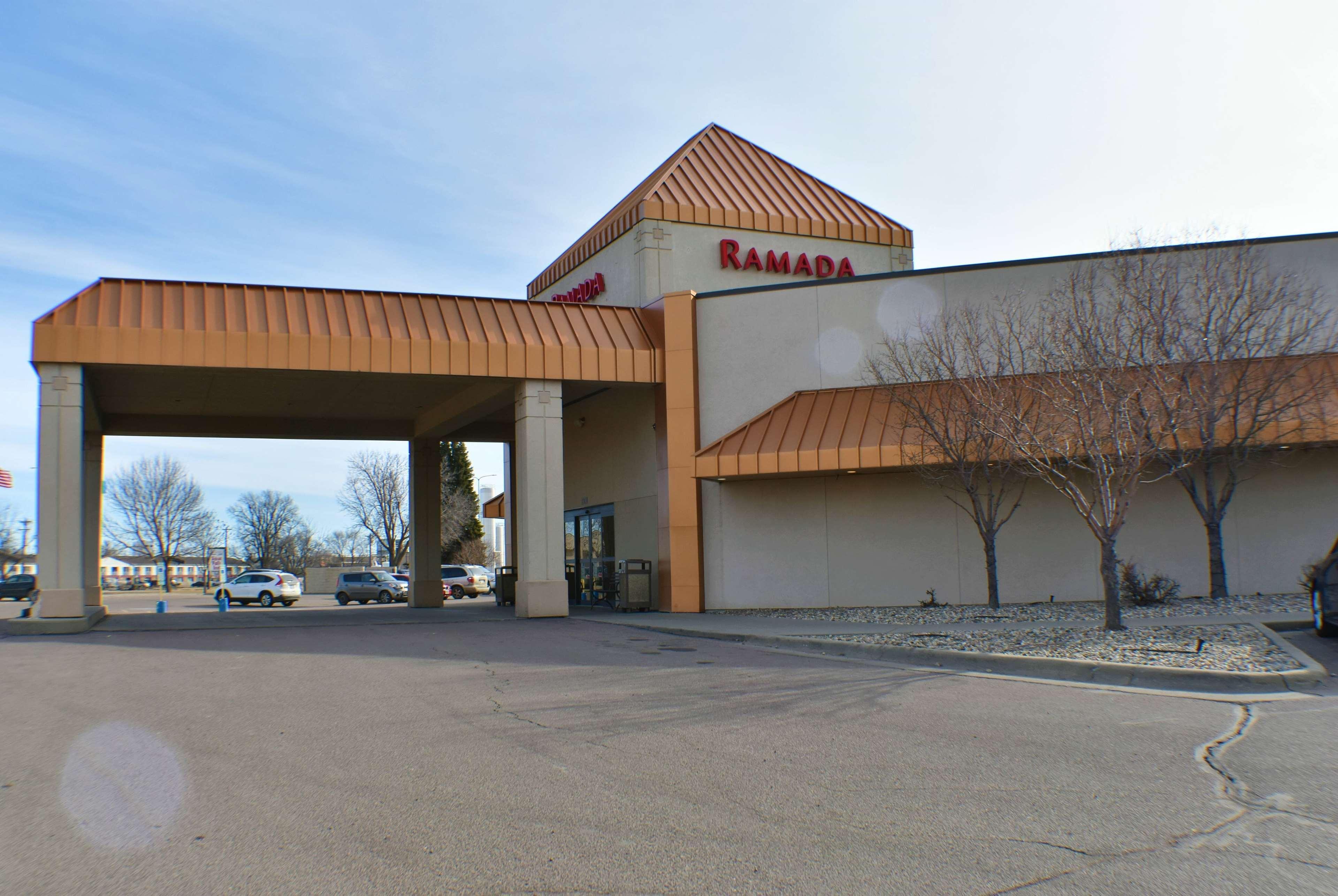 Ramada By Wyndham Sioux Falls Airport - Waterpark Resort & Event Center Zewnętrze zdjęcie