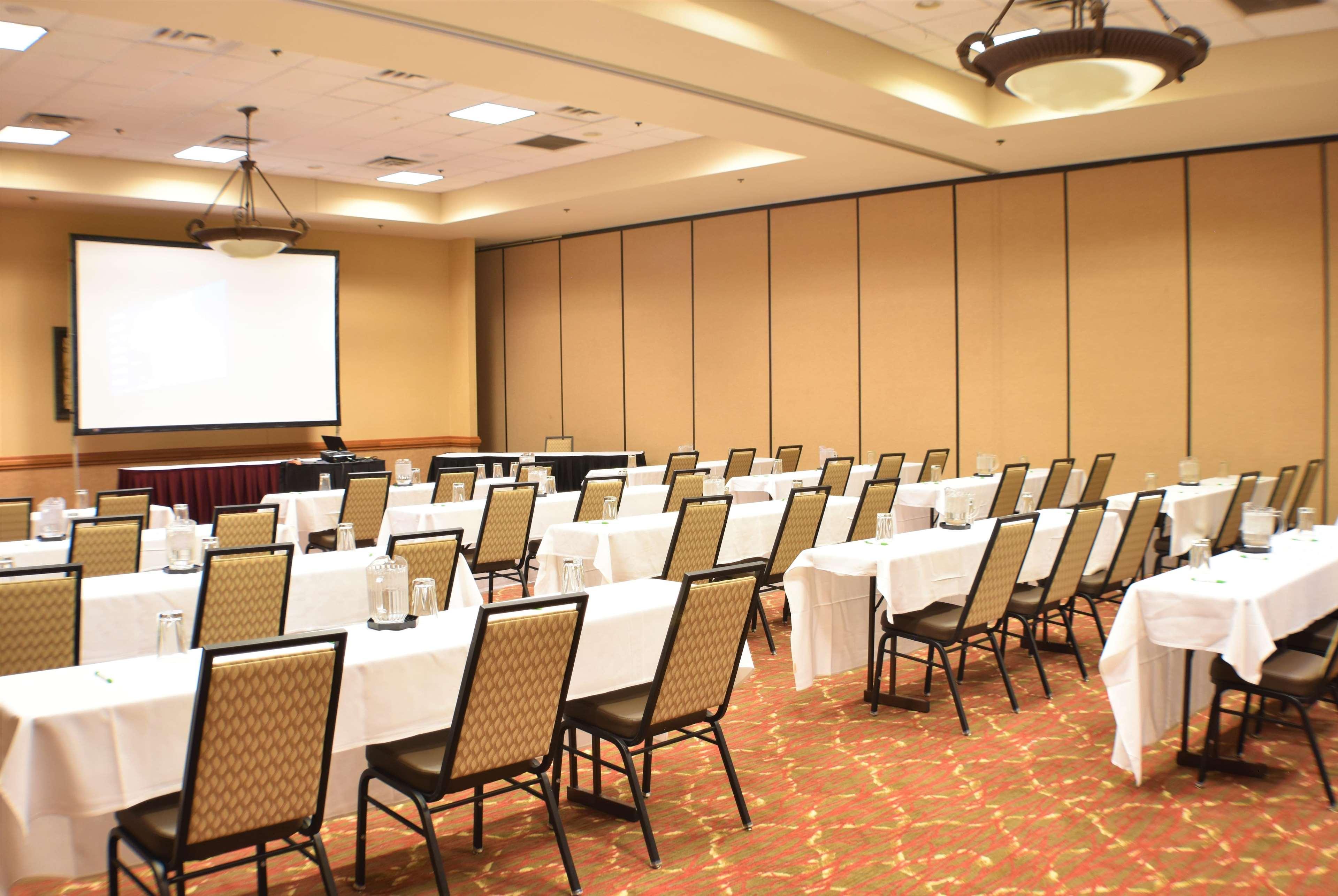 Ramada By Wyndham Sioux Falls Airport - Waterpark Resort & Event Center Zewnętrze zdjęcie