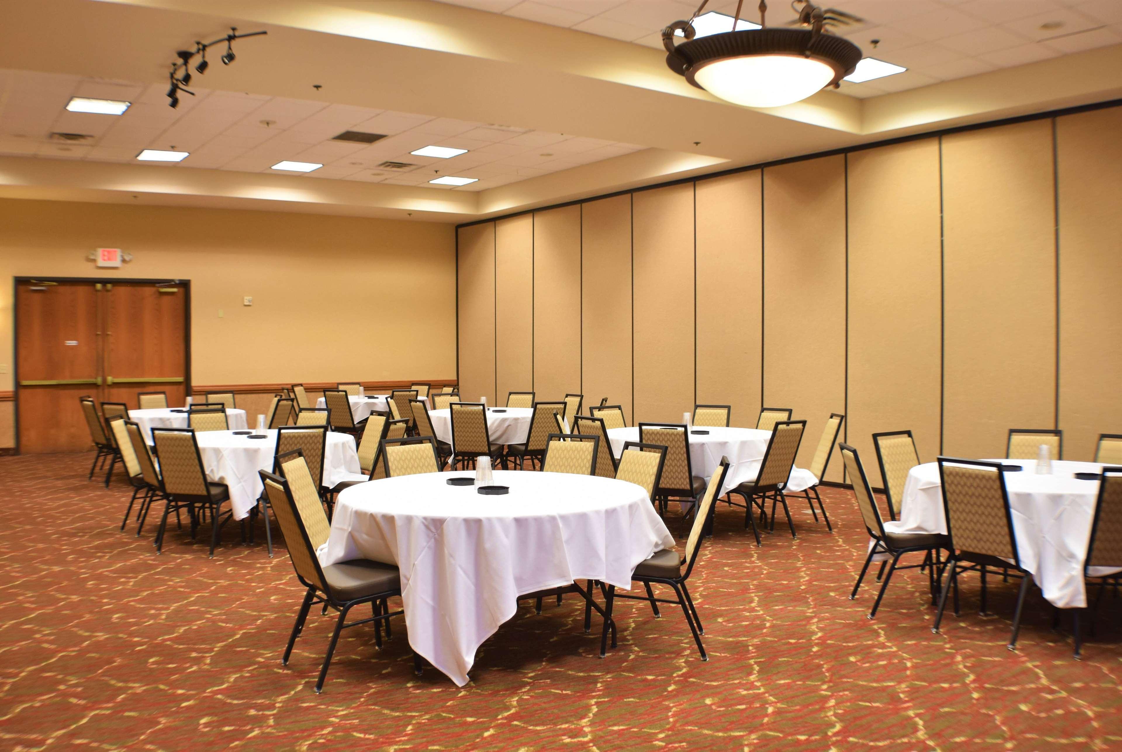 Ramada By Wyndham Sioux Falls Airport - Waterpark Resort & Event Center Zewnętrze zdjęcie