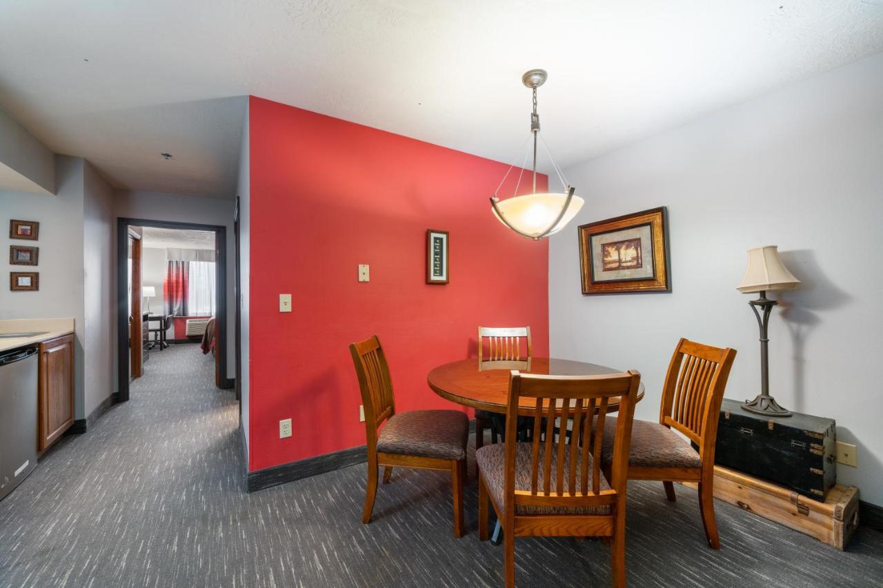 Ramada By Wyndham Sioux Falls Airport - Waterpark Resort & Event Center Zewnętrze zdjęcie