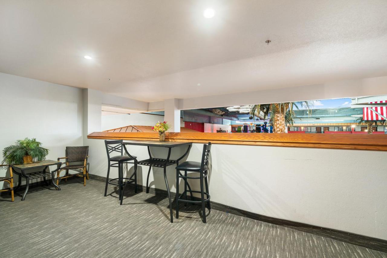 Ramada By Wyndham Sioux Falls Airport - Waterpark Resort & Event Center Zewnętrze zdjęcie