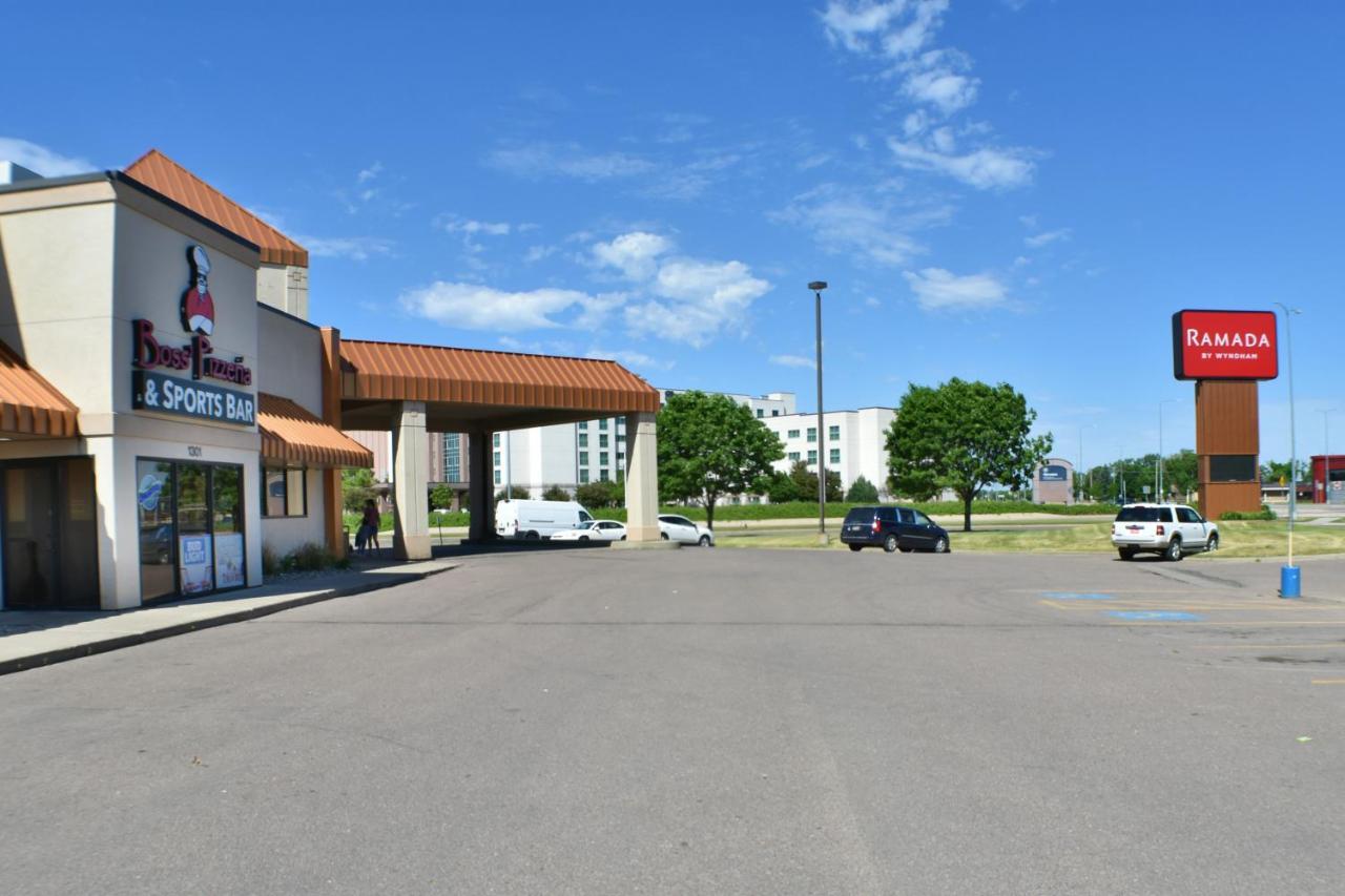 Ramada By Wyndham Sioux Falls Airport - Waterpark Resort & Event Center Zewnętrze zdjęcie